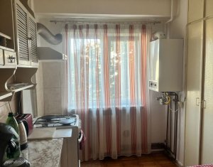 Apartament 3 camere, etaj 2/8, confort sporit, decomandat, in P-uri, Titulescu