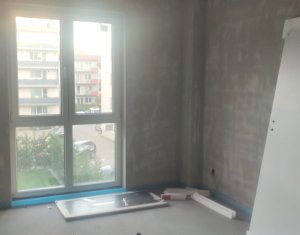 Sale apartment 3 rooms in Floresti