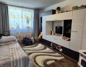 Apartament cu trei camere, finisat si dotat complet, zona Tineretului