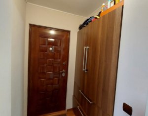 Apartament 3 camere, 68 mp, 2 parcari, zona Campului