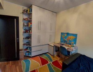 Apartament 3 camere, 68 mp, 2 parcari, zona Campului