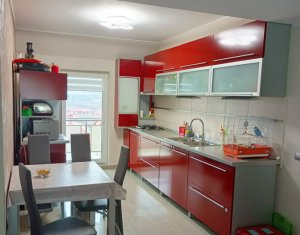 Apartament 3 camere, 68 mp, 2 parcari, zona Campului