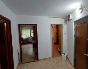 Apartament spatios cu 3 camere decomandate, zona Piata Ion Mester