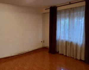 Apartament 3 camere, Zona Campului, Parter, Pivnita