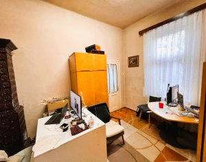 Apartament in casa, 3 camere, 203mp, locatie semicentrala 