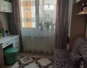 Oportunitate! Apartament cu 3 camere, semidecomandat, parcare subterana