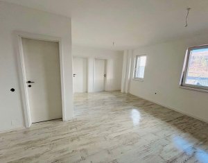 Sale apartment 3 rooms in Floresti