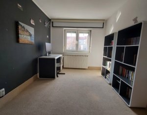 Apartament 4 Camere de Vânzare – Zona Kaufland Mărăști, Etaj 1