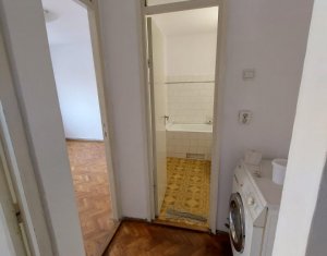 Apartament 4 camere decomandate, 2 bai, etaj 2, zona parcul Rozelor