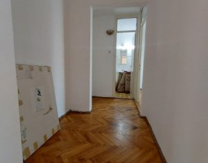 Apartament 4 camere decomandate, 2 bai, etaj 2, zona parcul Rozelor